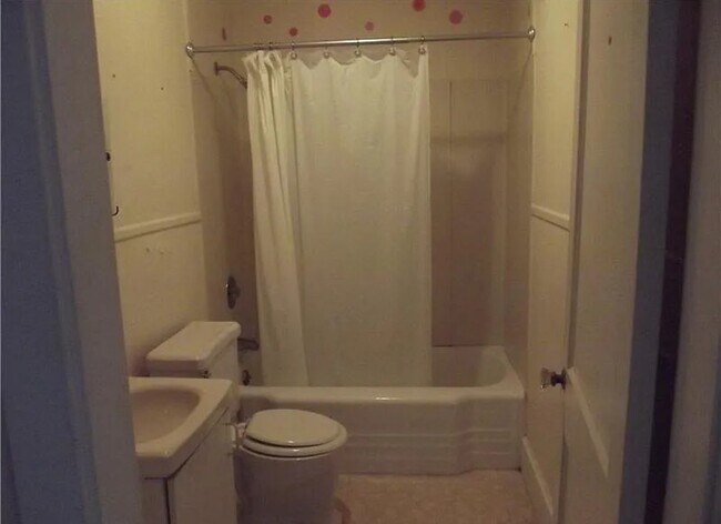 Baño - 6 Hallowell St