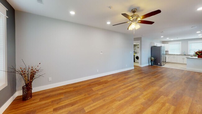 Foto del edificio - 1533 Forest Ave