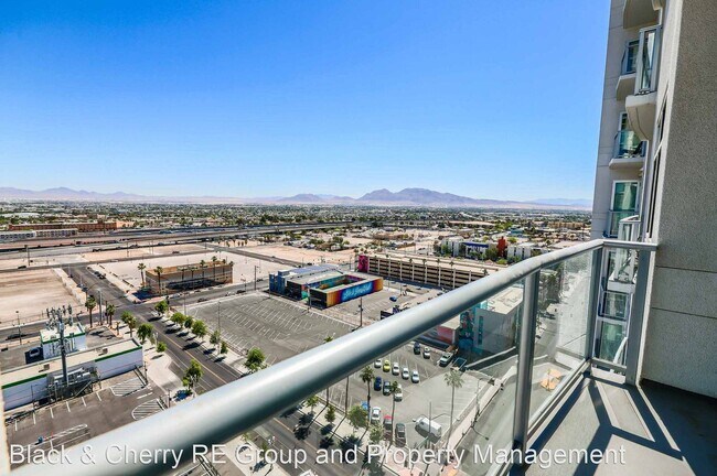 Building Photo - 2 br, 2 bath House - 150 N. Las Vegas Blvd...