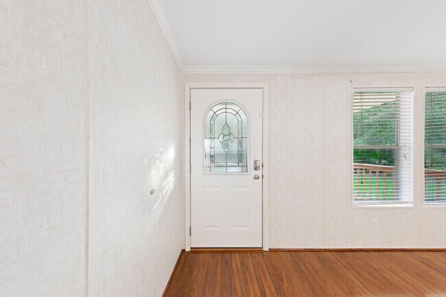 Foto del edificio - 700 Persimmon St