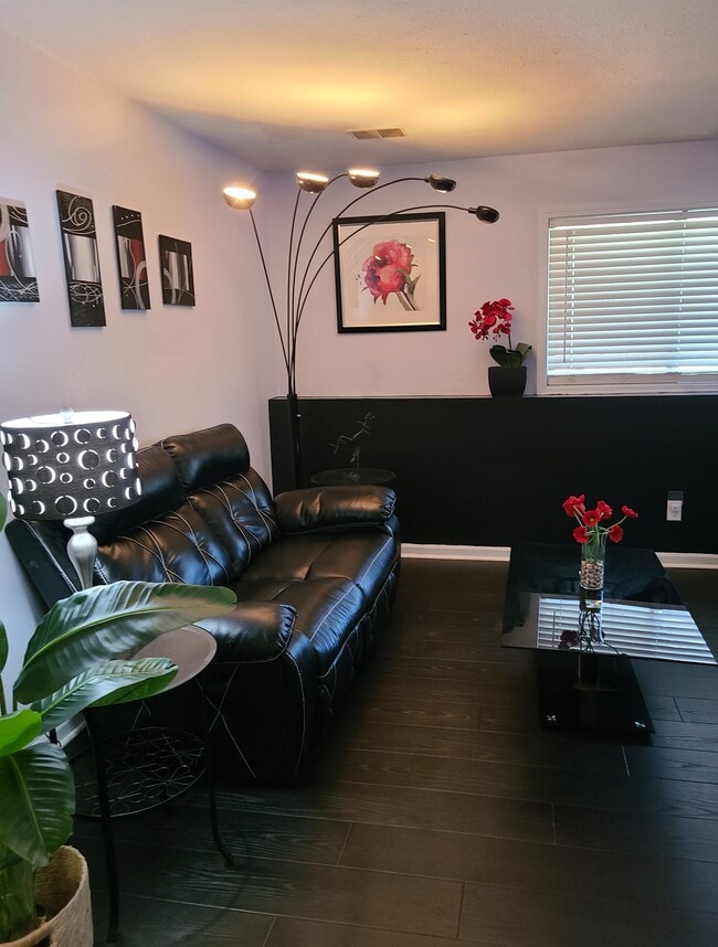 Building Photo - 3585 Rogues Edge Dr NE