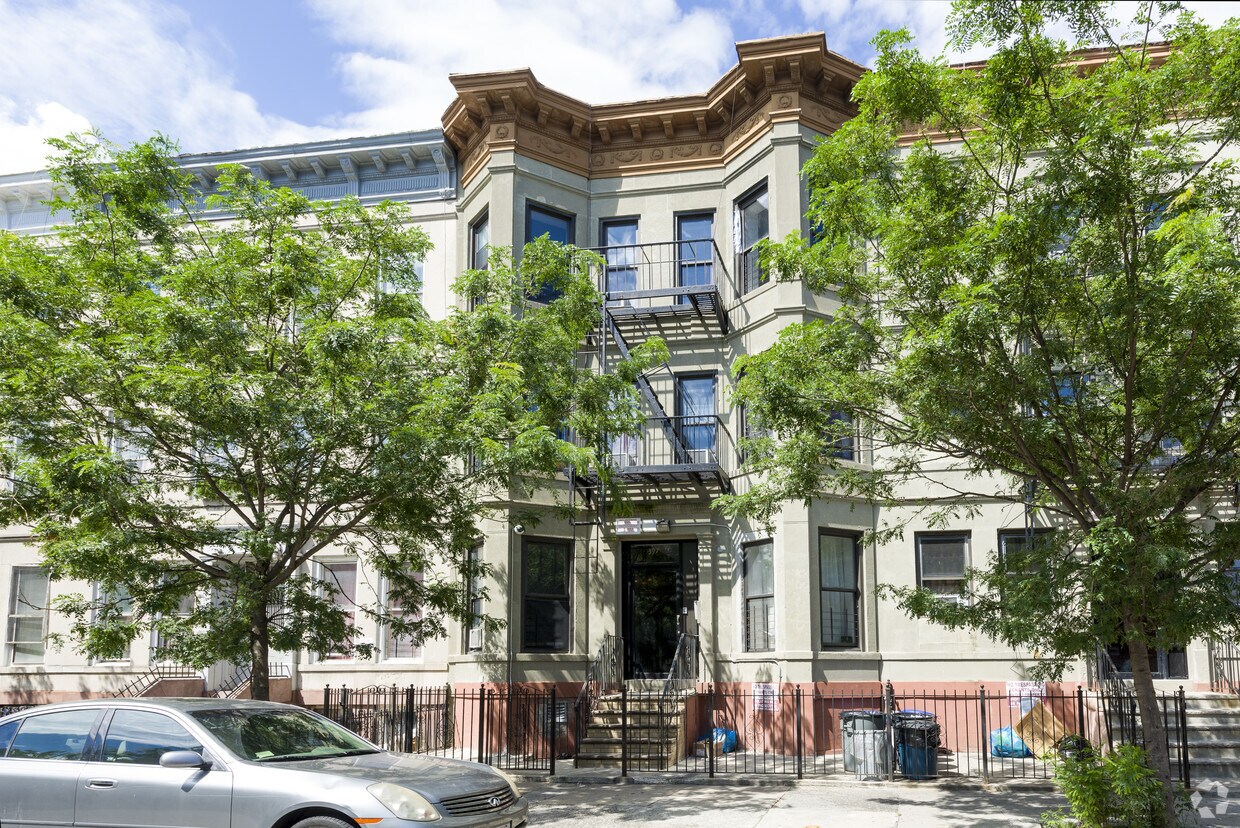 Building Photo - 397 Chauncey St