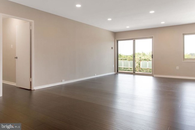 Foto del edificio - 7121 Park Heights Ave