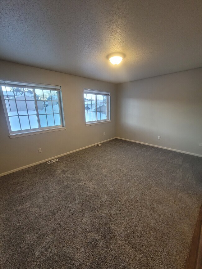 4907 South Tennis Lane, Sioux Falls, SD 57106 Townhouse for Rent in