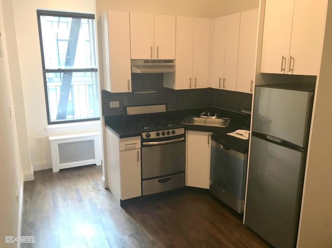 Foto principal - 218 E 89th St