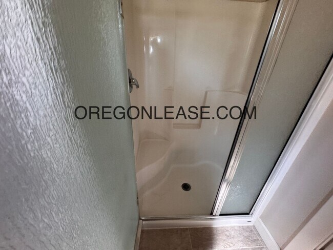 Foto del edificio - New construction 2 bedroom 2 bath Second floor Thurston duplex home