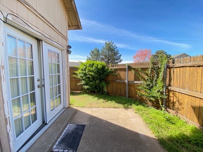 Building Photo - 9630 Hefner Village Blvd