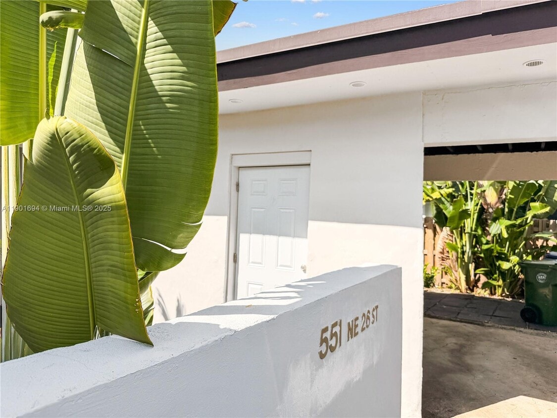 Foto principal - 551 NE 26th St