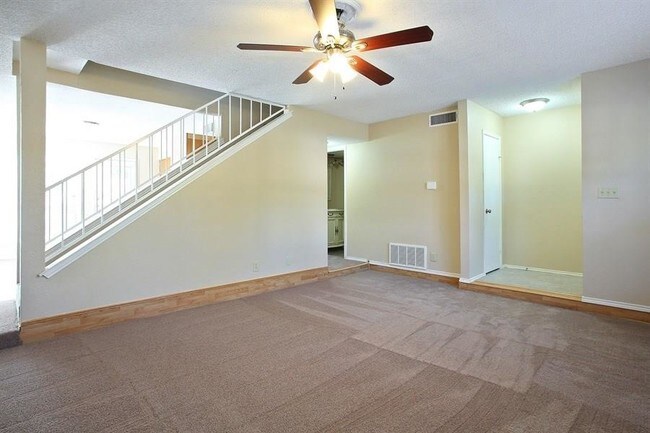 Foto del edificio - 4820 Butterfield Rd