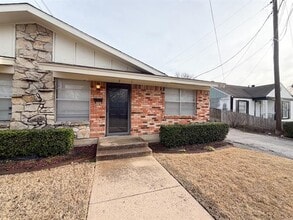 Building Photo - 902 Biloxi Dr