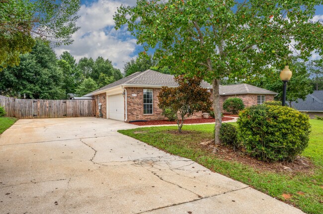 Foto del edificio - 4 bedroom 2 bathroom