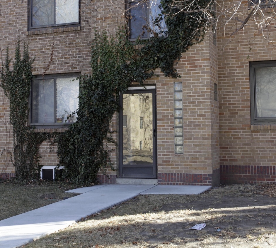 Building Photo - Clermont Apartments