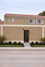 Building Photo - 800 N San Jacinto St