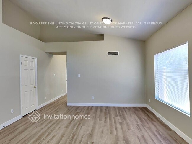 Building Photo - 710 S Catalina St