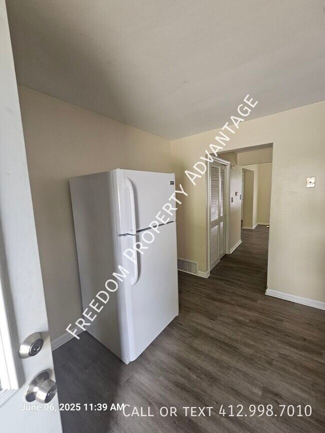 Foto del edificio - 130 Hall Ave