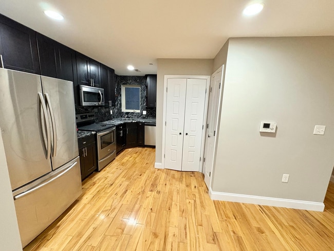 Photo - 422 N 40th St (LO) Apartment