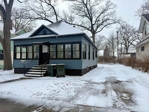 Building Photo - 1853 Leahy St