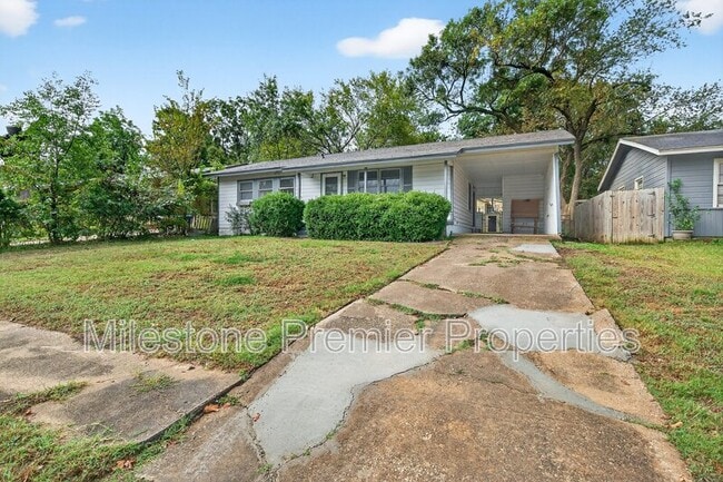 Foto del edificio - 1112 Redbud Rd