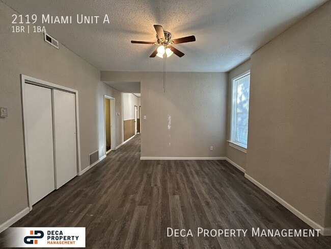 Foto del edificio - 2119 Miami St