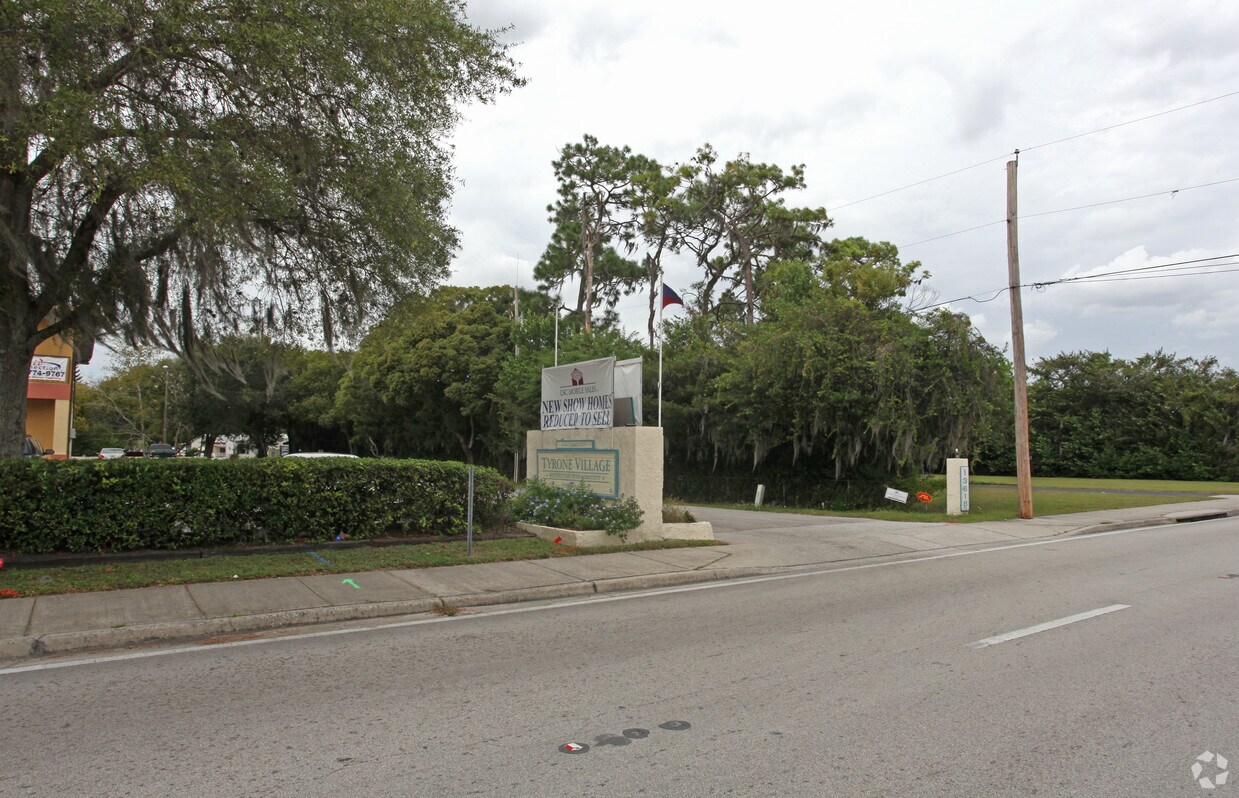 Tyrone Village Mobile Home Park Apartments in Tampa, FL