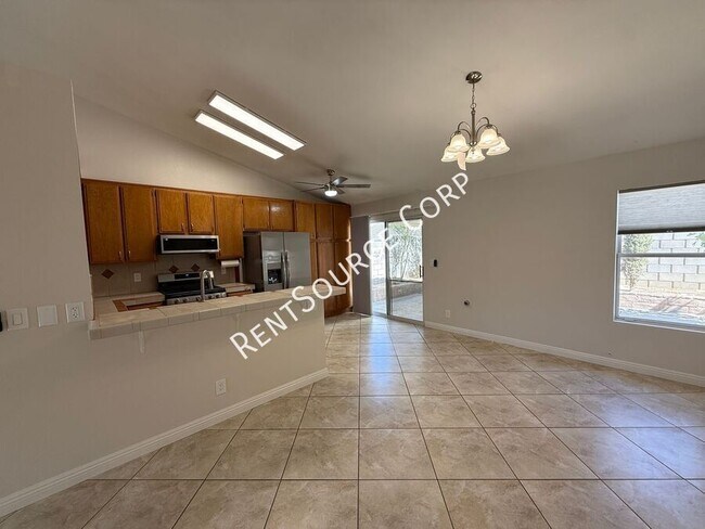 Building Photo - 2501 Summerchase Ave