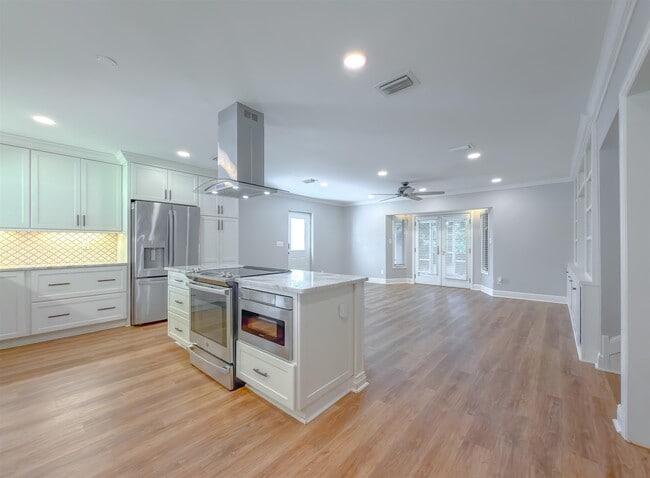 Building Photo - 810 Devon Dr