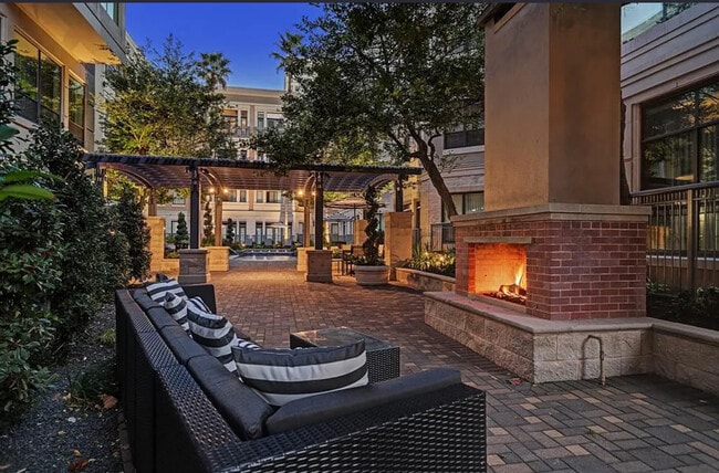 Building Photo - 1901 Post Oak Blvd