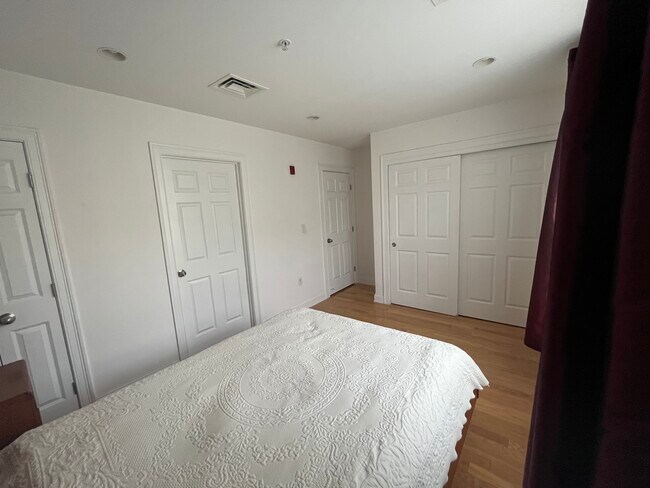 Master bedroom - 1 Russell St