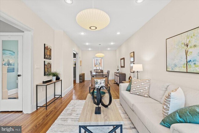 Building Photo - 916 K St NE