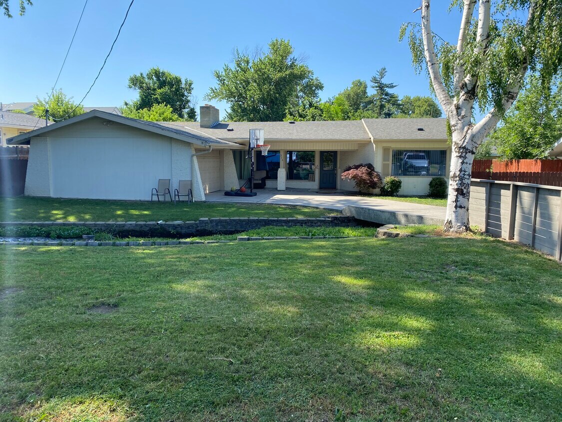 Foto principal - 316 SE 10th St