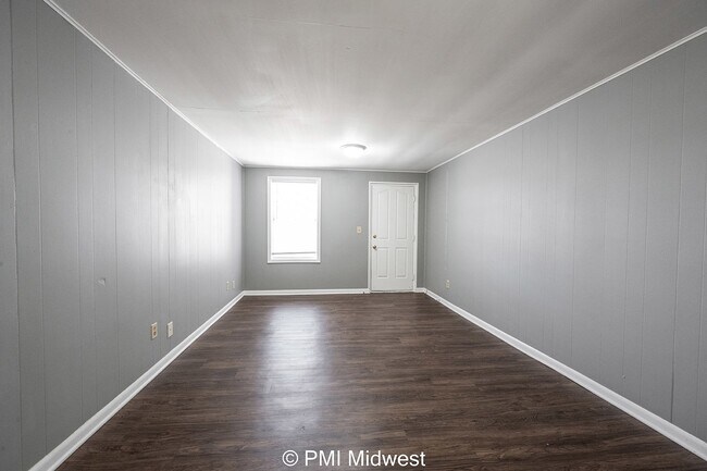 Foto del edificio - "Charming 1-Bedroom Retreat with 875 Sq Ft of Comfort in Avon, IN!"