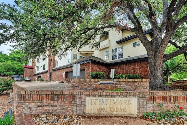 Building Photo - 3001 Cedar St