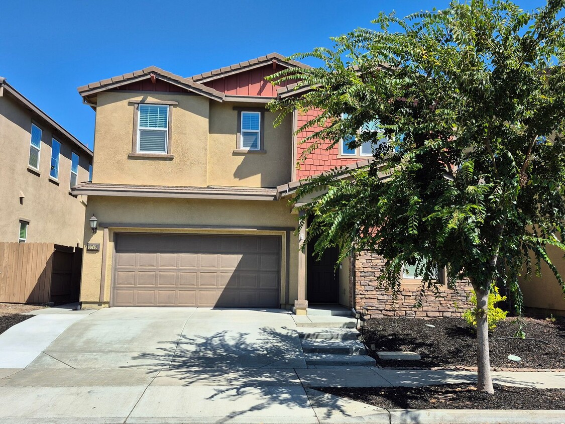Primary Photo - Adorable 4 bedroom 3 Bath with Loft