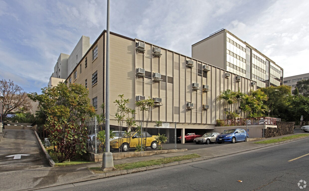 Primary Photo - Manamana Apartments