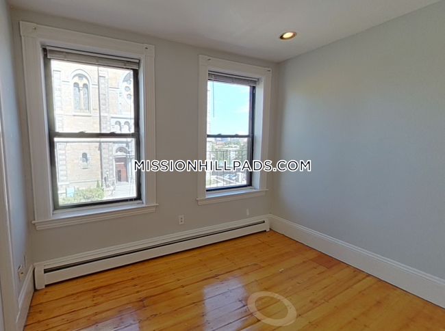 Building Photo - 1538 Tremont St