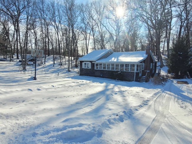 Building Photo - 15 Shore Rd