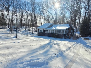 Building Photo - 15 Shore Rd