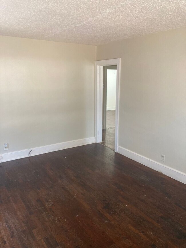 Foto del edificio - 403 N Elm St NW