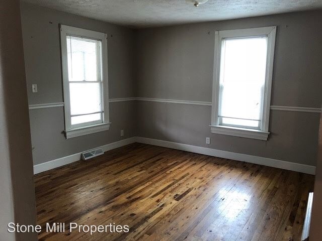 Building Photo - 3 br, 1.5 bath House - 1117 S Main Street