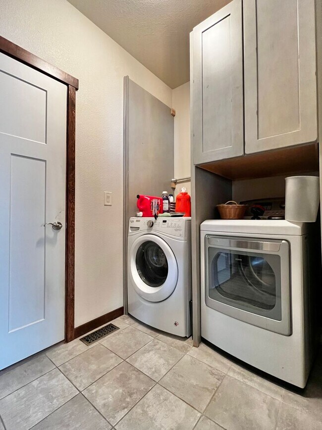 Foto del edificio - Elegant 3 Bedroom 2.5 Bathroom Home