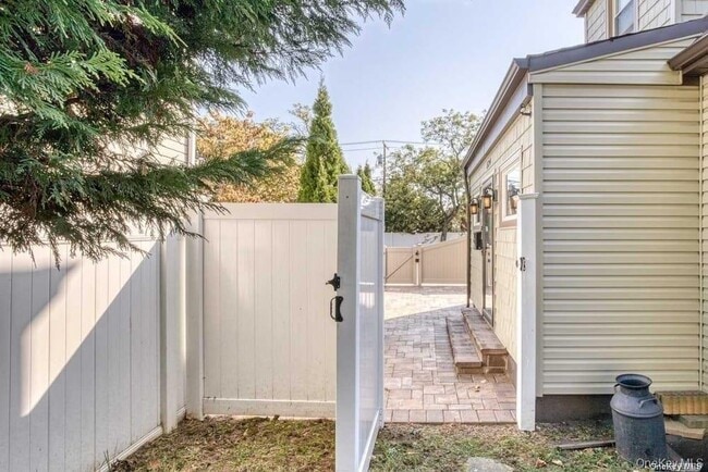 Building Photo - 524 Central Ave