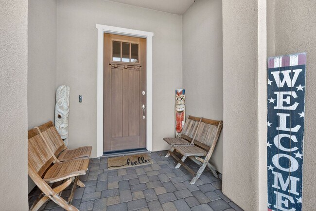 Building Photo - Walden Farms home with a great relaxing backyard!