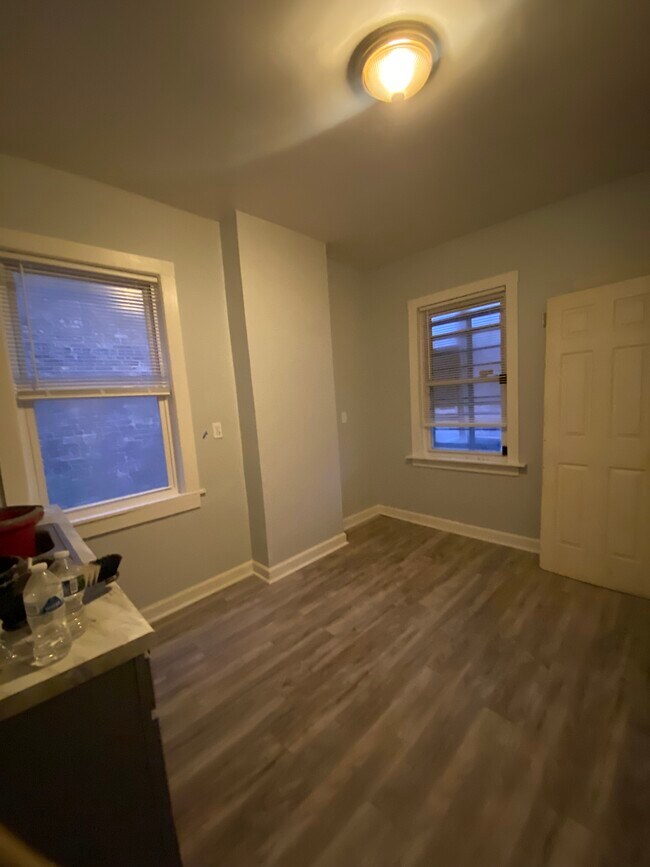 Building Photo - 7206 S Union Ave