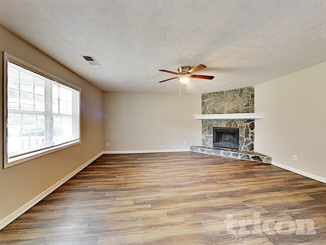 Building Photo - 211 Robin Ln