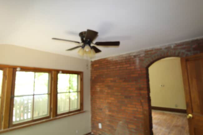 Techos de 15,5' de altura en el garaje - 308 Wilber Ave