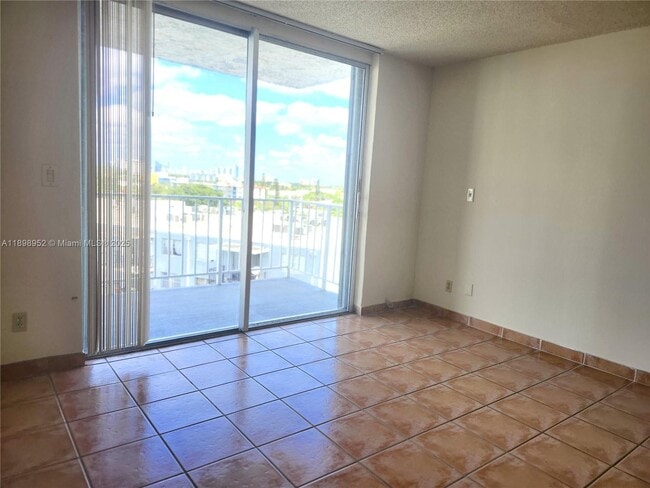 Foto del edificio - 1465 NE 123rd St
