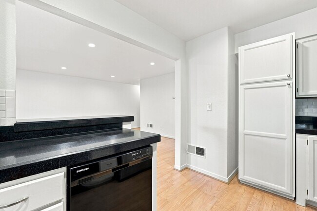 Foto del edificio - 320 Grapevine Pl