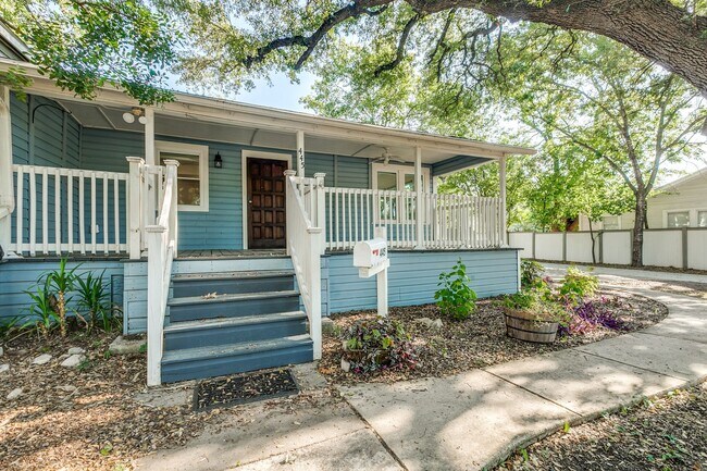 Building Photo - 3-BEDROOM TOBIN HILL BUNGALOW