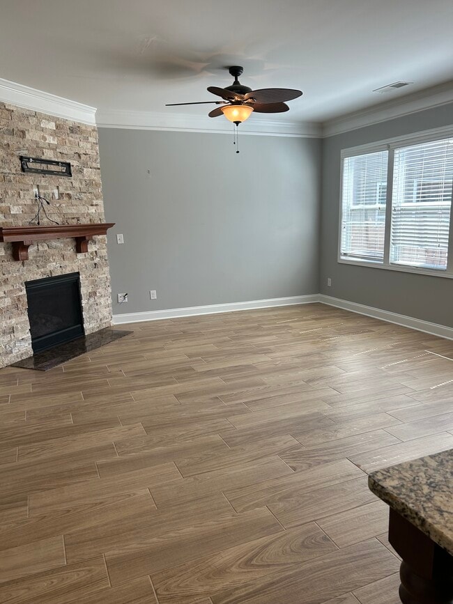 Family Room - 14005 Wyncrest Dr