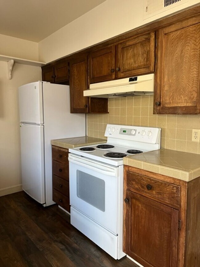 Building Photo - Lovely 2 Bedroom 2 Bath Condo near Fig Gar...